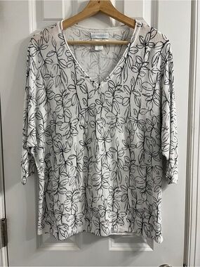 Cynthia Rowley 1/4 Sleeves Linen White Knit Top with Black Floral - Medium